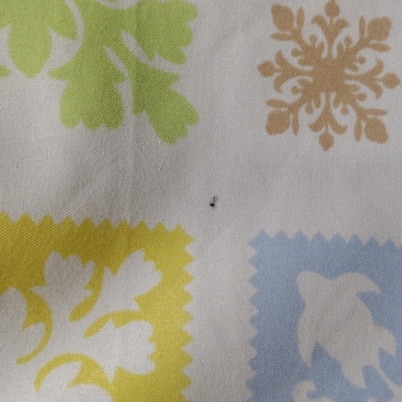 White Colorful Floral design Quilted Pattern Scarf 26x26 -inch - Good Condition - Picture 12 of 13